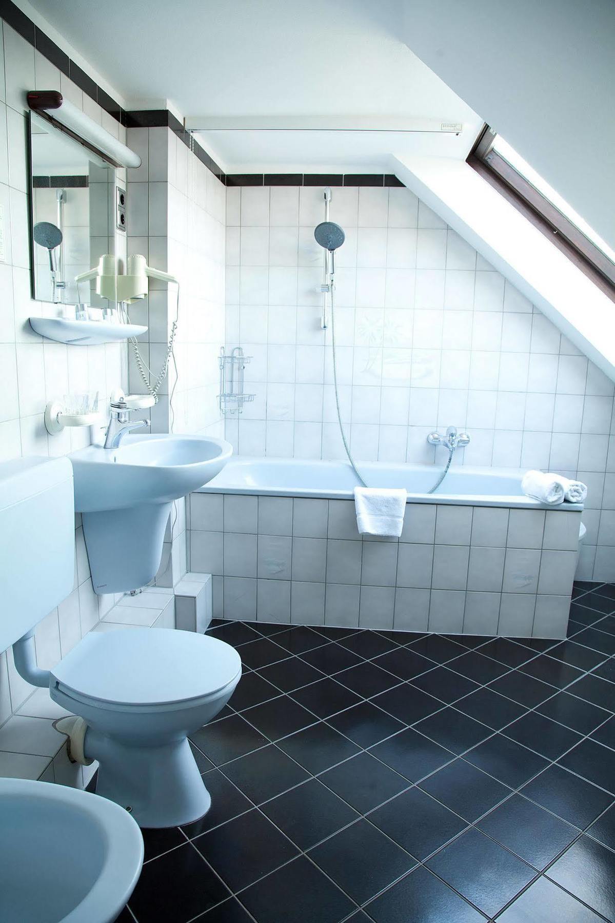 דיסלדורף Hotel Engelbert מראה חיצוני תמונה